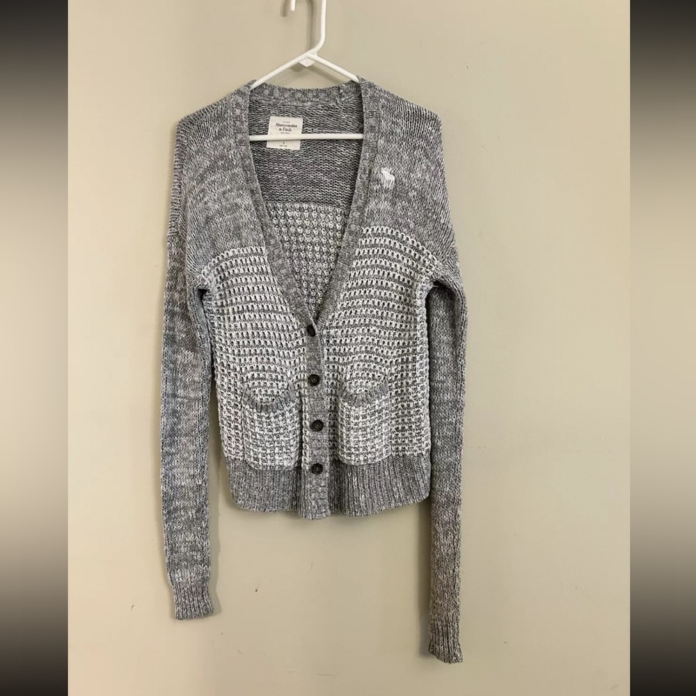Abercrombie & Fitch Long Cardigan Small V-neck Button Gray Cream Sweater